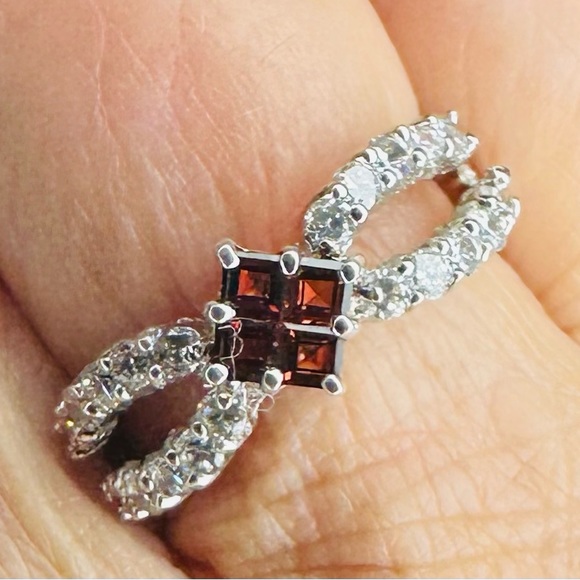 NEW!! Size 7 Garnet Sterling Solver Ring - Picture 3 of 5